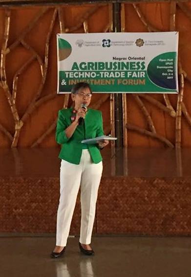 Dean Speaks at Agribusiness Techno-Trade Forum