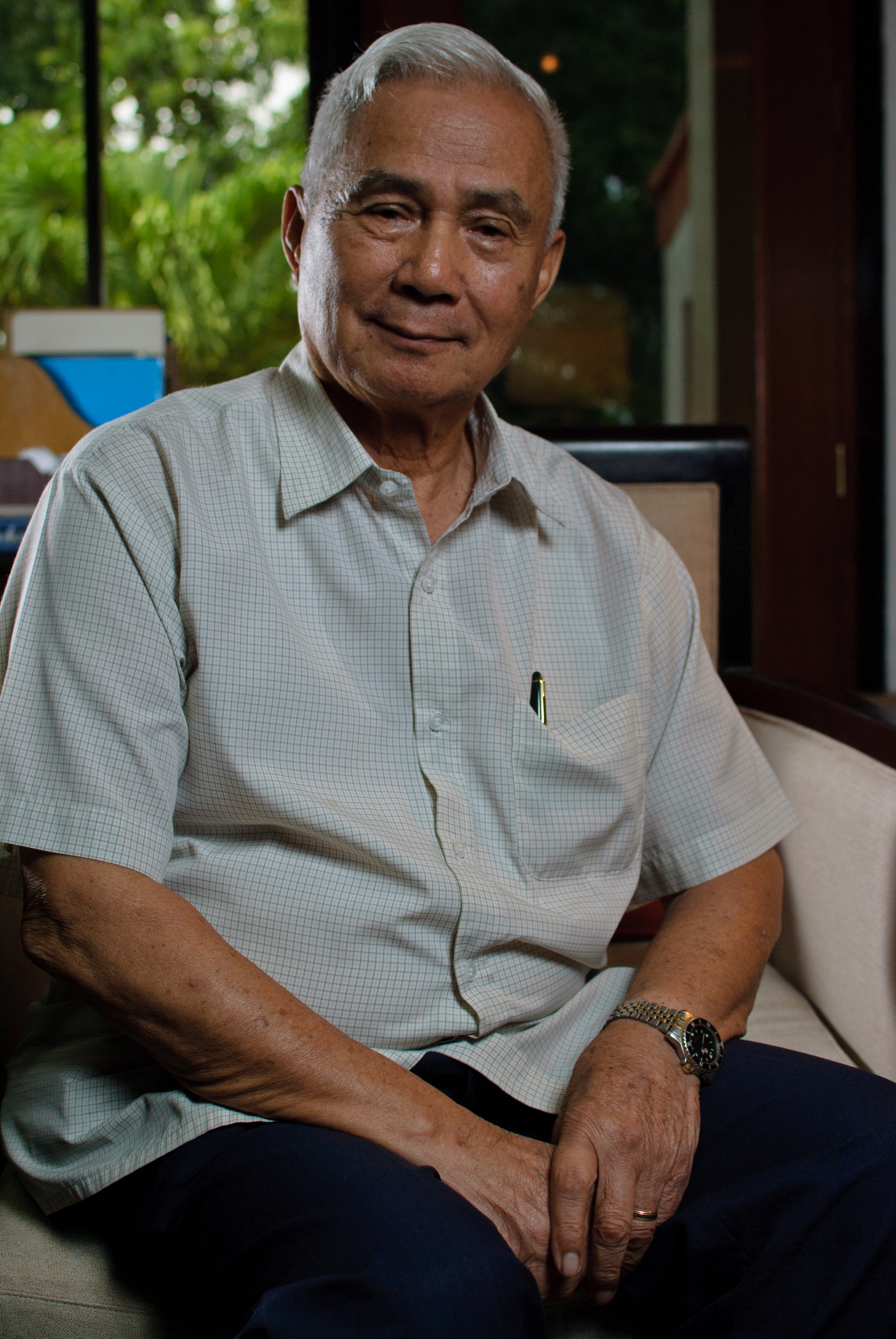Dr. Alcala is One of First Filipinos Inducted into Fulbright Hall of Fame