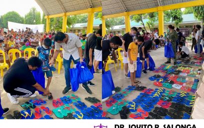 Salonga Center distributes gifts to children in Antique