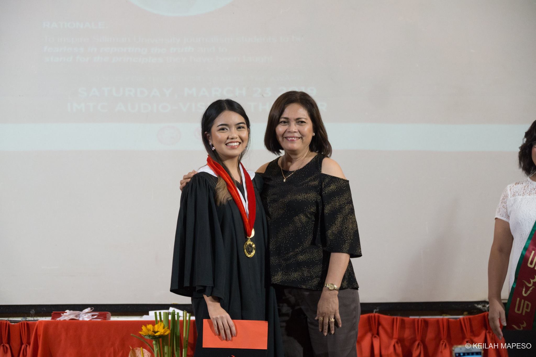 SU MassCom magna cum laude grad bags campus journ excellence award
