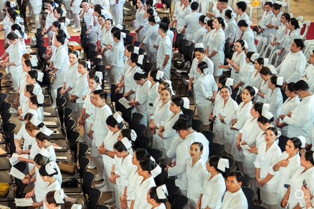 SUCN produces 134 newly inducted nurses, 1 topnotcher from Dumaguete City